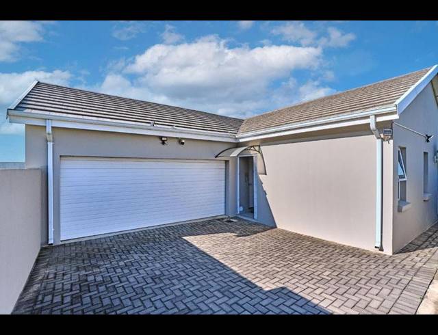 3 BEDROOM TOWNHOUSE FOR SALE IN BLUE HILLS